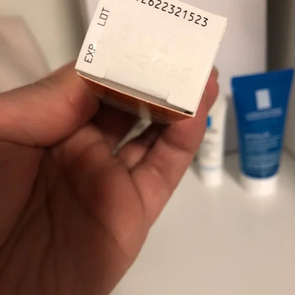 La Roche-Posay Skincare Set - Picture 2 of 2